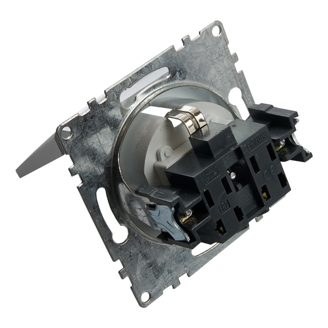Розетка 1-местная с/з с крышкой (механизм), STEKKER GLS16-7112-03, 250V, 16А с защитной шторкой, серия Катрин, серебро 39580 — фото 3